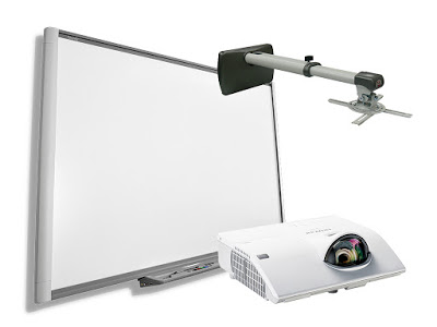Tablica Interaktywna Multimedialna SMART M680 z Projektorem o krótkiej ogniskowej.